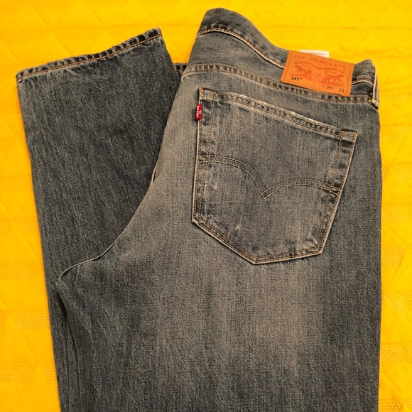 Levi’s - Picture 2 of 2